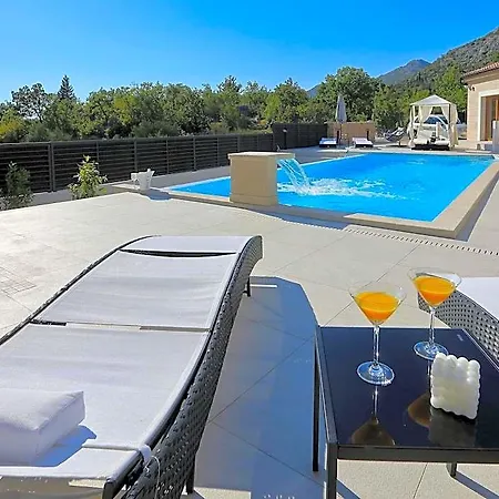 In Starigrad With Heated Pool 4*
