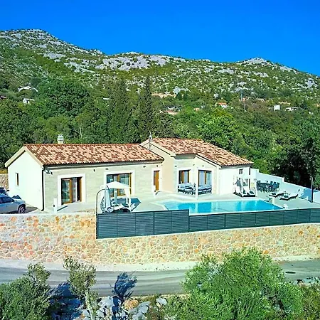 In Starigrad With Heated Pool