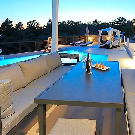 In Starigrad With Heated Pool Hotel