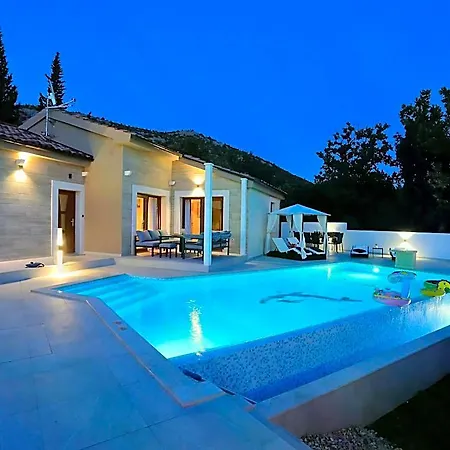 In Starigrad With Heated Pool
