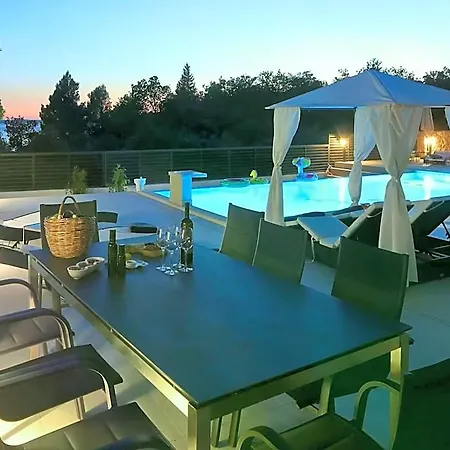 In Starigrad With Heated Pool